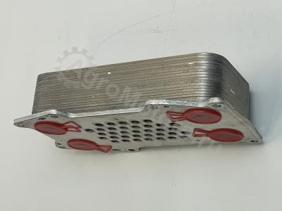 04912101 Радиатор масляный Вид 5 04912101 Радиатор масляный Вид 5